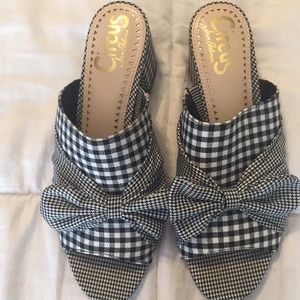 Circus by Sam Edelman Gingham open toed sandal!